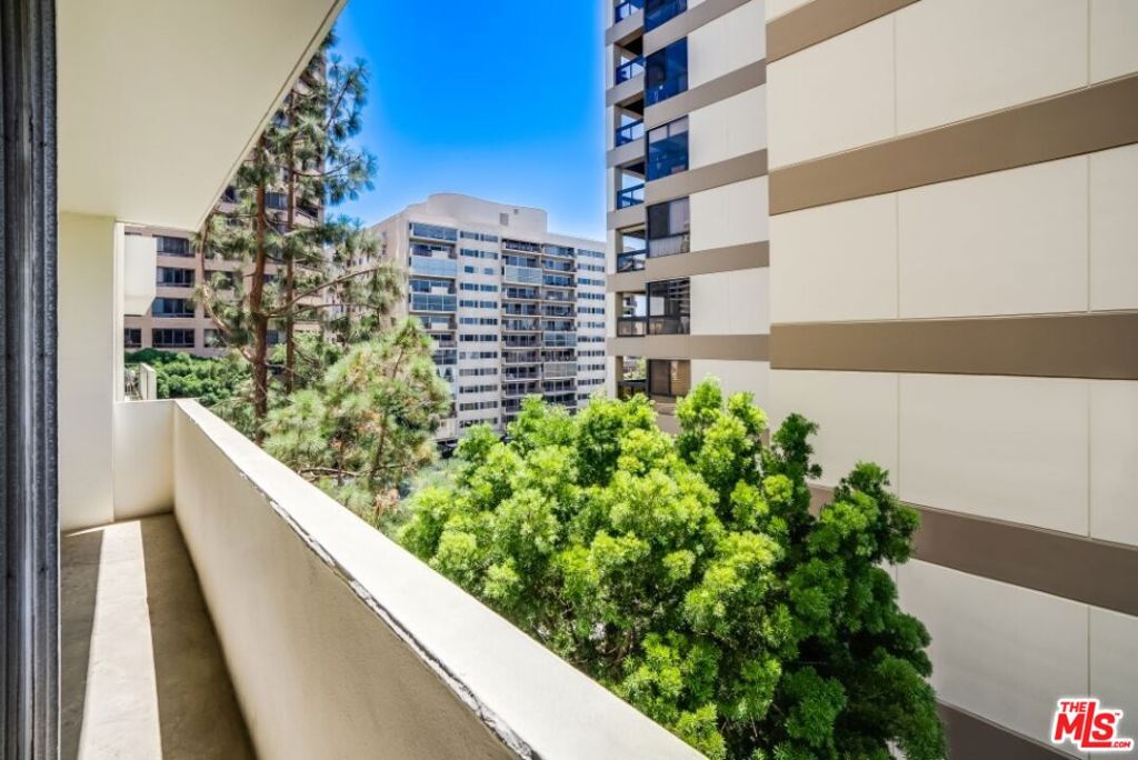 10433 Wilshire Boulevard 405 Property Photo 31