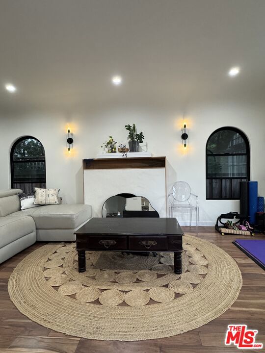 731 N Laurel Avenue 2 Property Photo 1