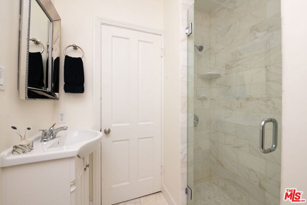 204 Ashdale Place Property Photo 31