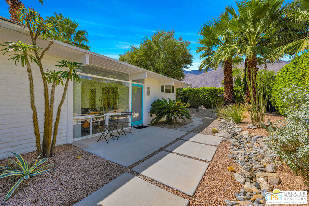 1355 E Sunny Dunes Road Property Photo 4