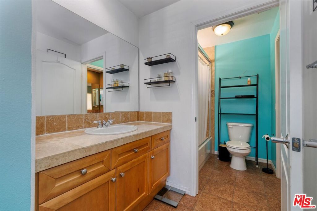7636 Balasiano Avenue Property Photo 24