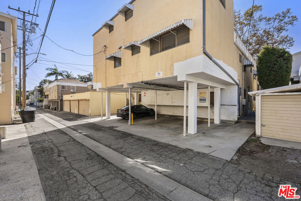 314 N Almont Drive Property Photo 9