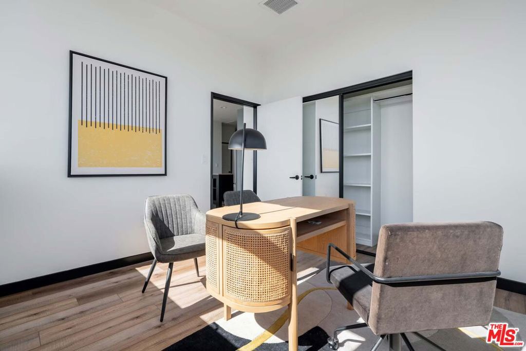 2500 Wilshire Boulevard 622 Property Photo 4
