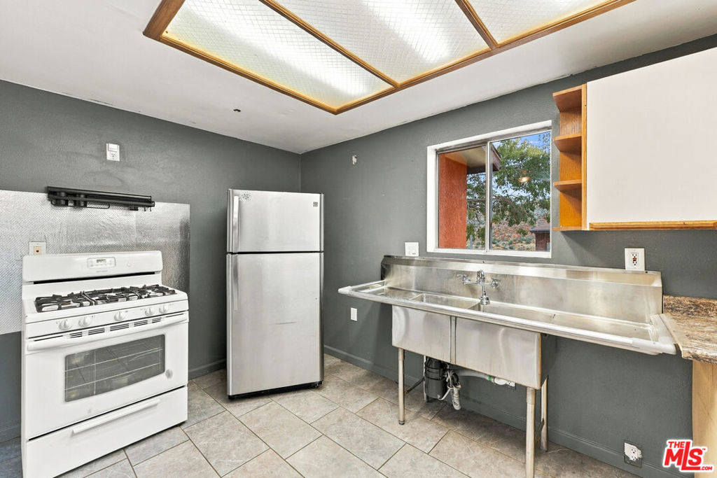 29310 Devils Punch Bowl Road Property Photo 6