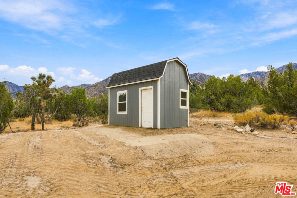 29310 Devils Punch Bowl Road Property Photo 12