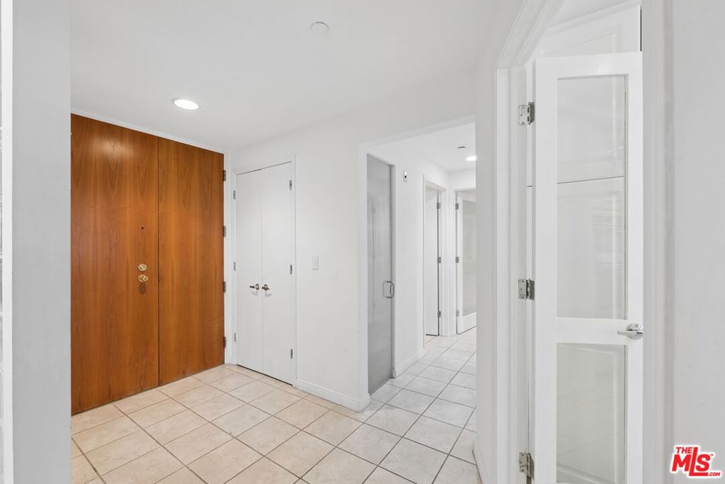 200 N Swall Drive 462 Property Photo 5