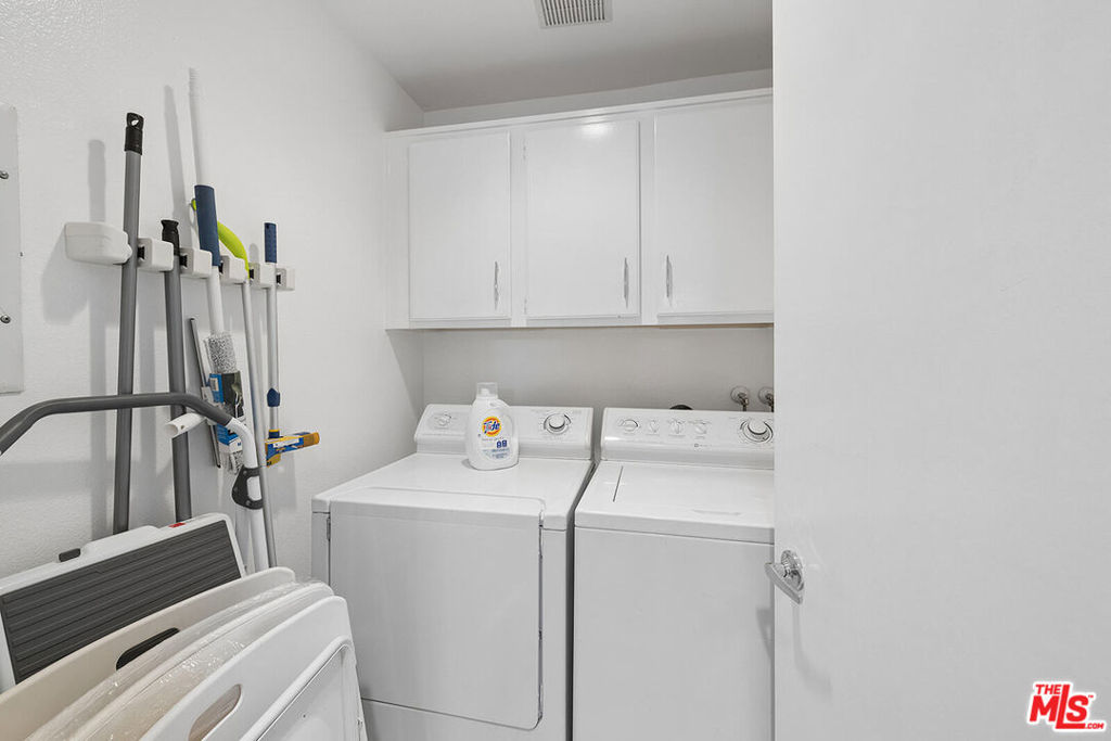 200 N Swall Drive 462 Property Photo 16