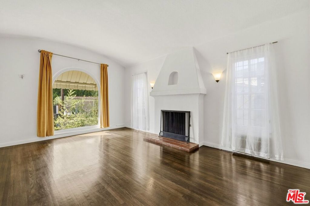 8415 Rosewood Avenue Property Photo 3
