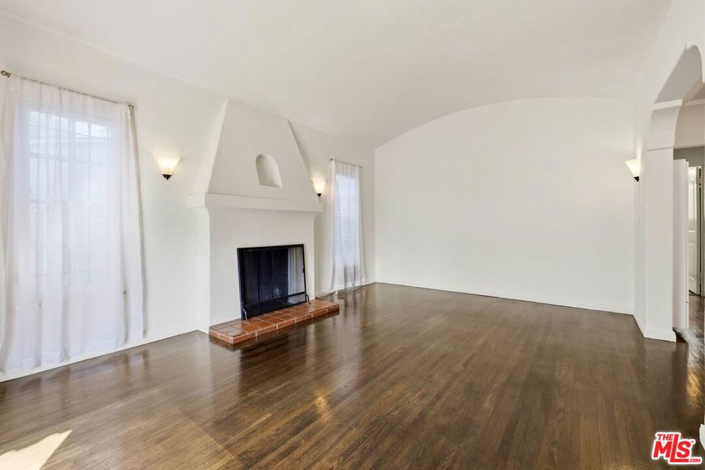 8415 Rosewood Avenue Property Photo 4