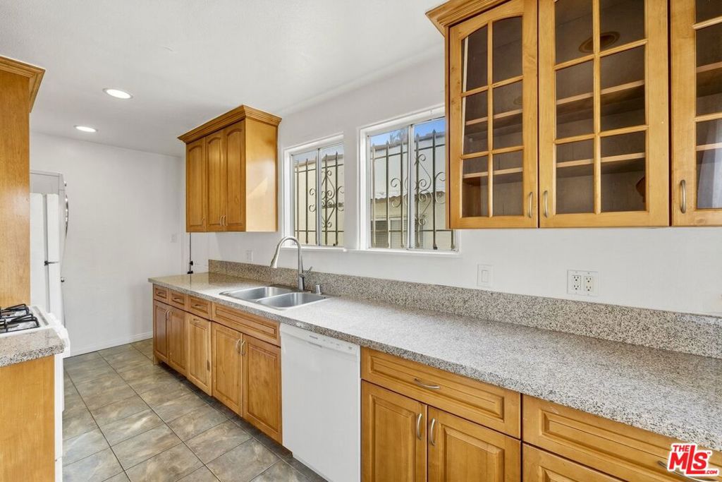 8415 Rosewood Avenue Property Photo 10