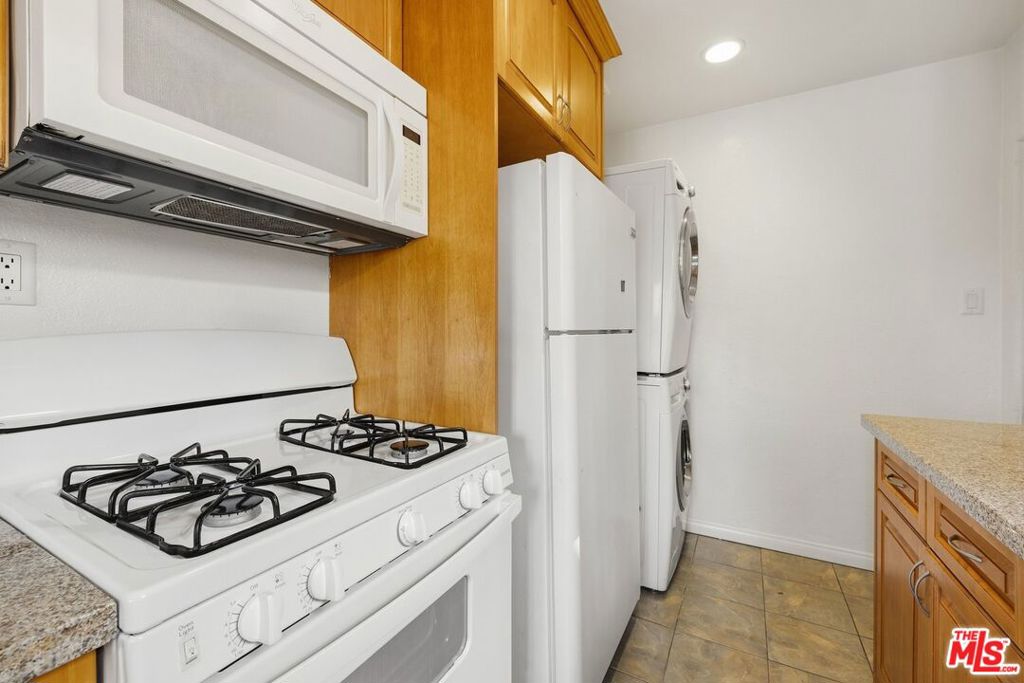 8415 Rosewood Avenue Property Photo 11
