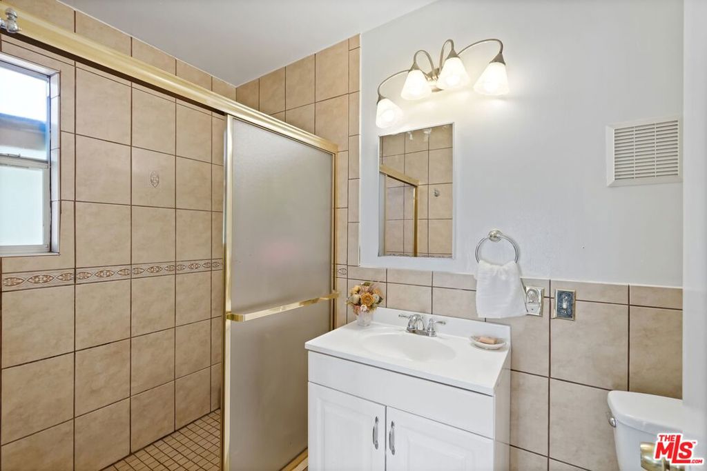 924 E Glenoaks Boulevard Property Photo 39