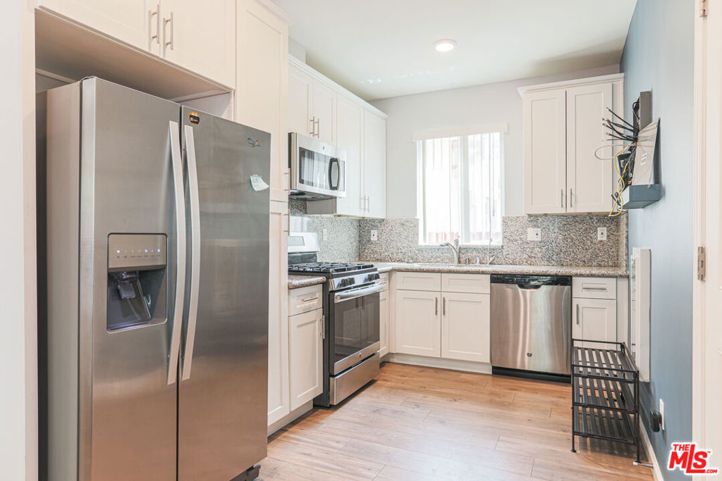 1259 W 36th Place Property Photo 3