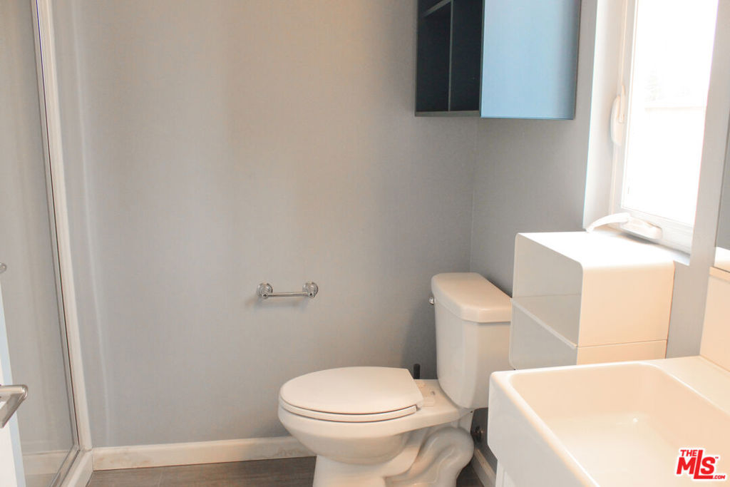 1259 W 36th Place Property Photo 20