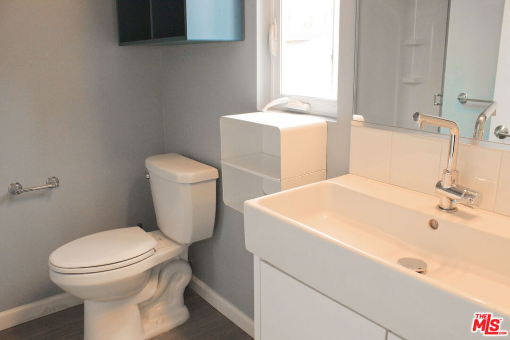 1259 W 36th Place Property Photo 21