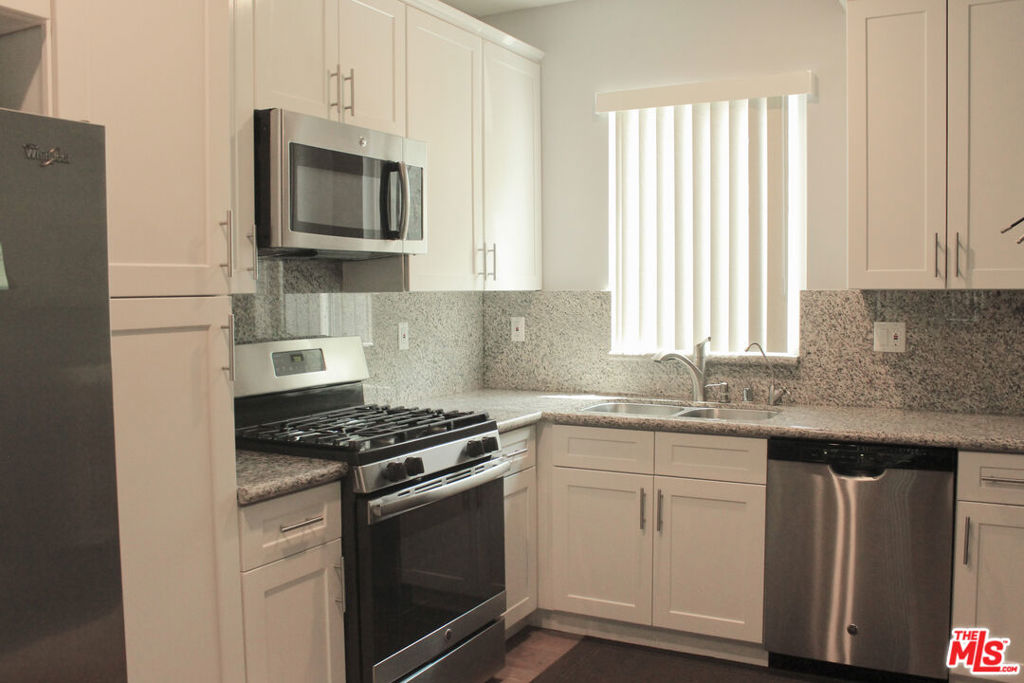 1259 W 36th Place Property Photo 34