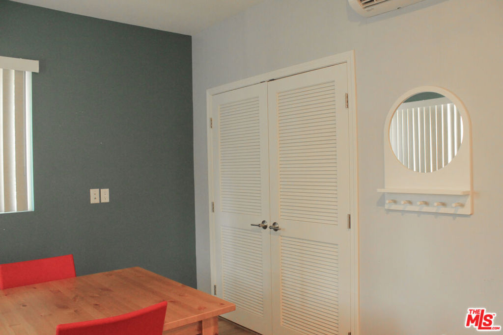 1259 W 36th Place Property Photo 39