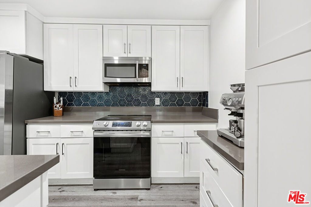 6250 Buckingham 201 Property Photo 8