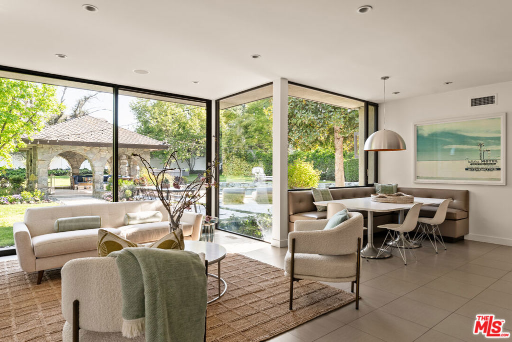 17352 Magnolia Boulevard Property Photo 16