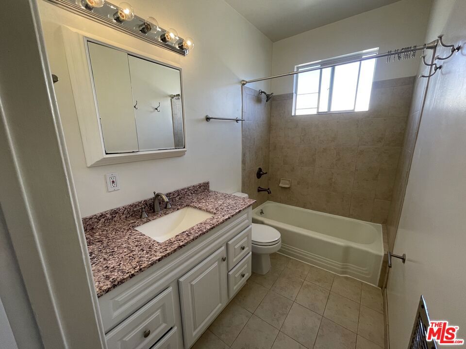 1241 17th Street 6 Property Photo 5