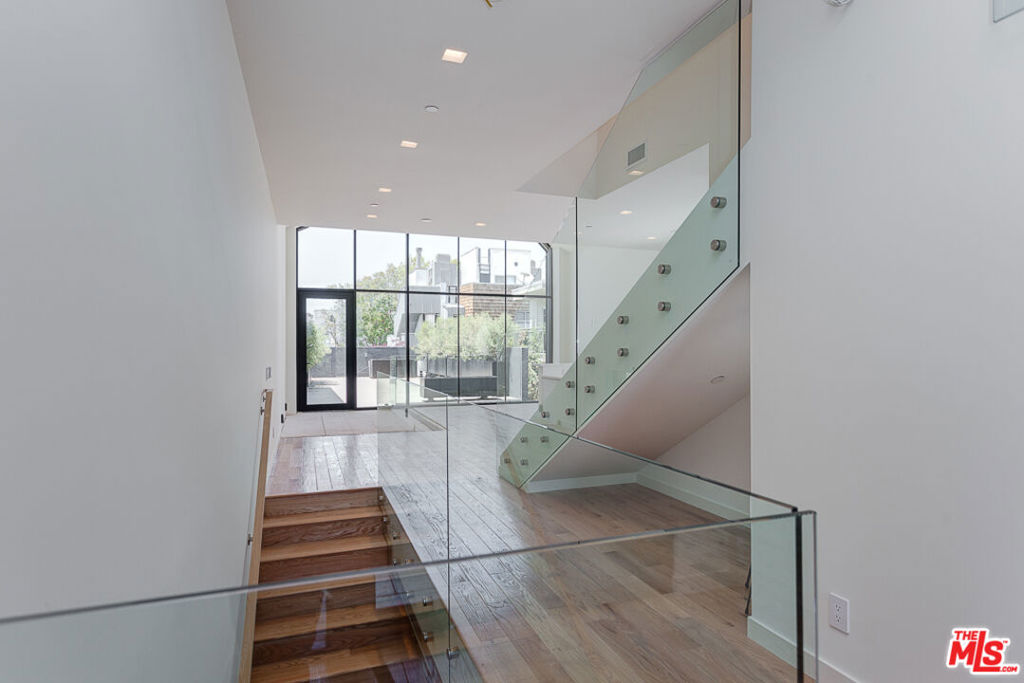 209 Hollister Avenue Property Photo 8