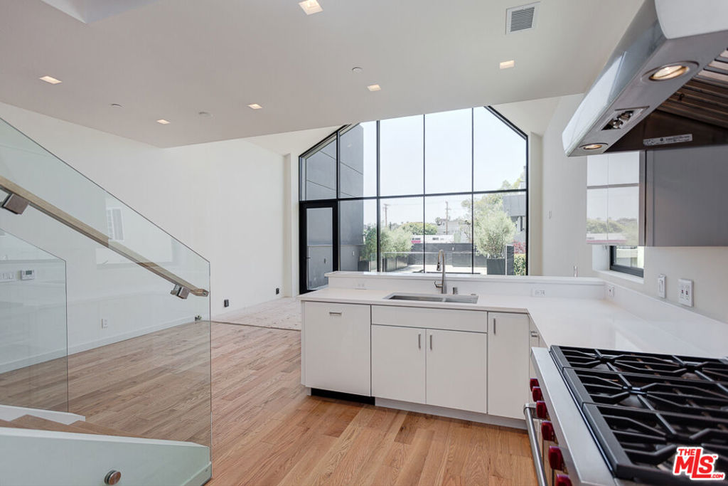 209 Hollister Avenue Property Photo 12