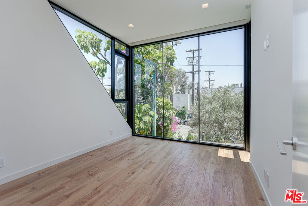 209 Hollister Avenue Property Photo 15