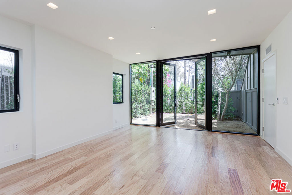 209 Hollister Avenue Property Photo 18