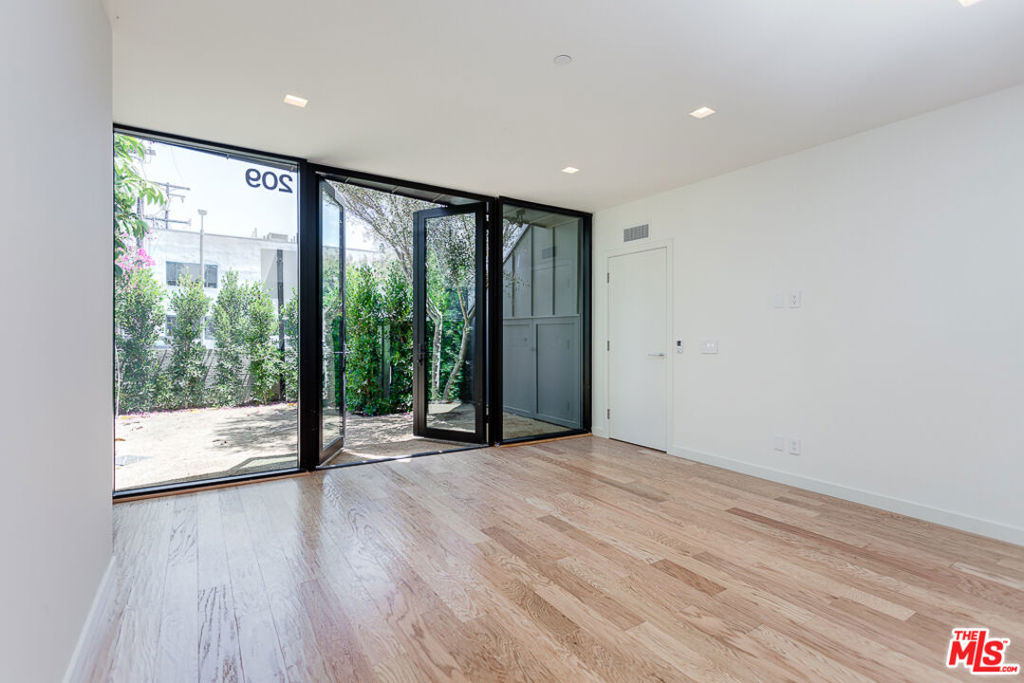209 Hollister Avenue Property Photo 19