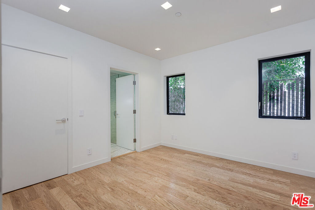 209 Hollister Avenue Property Photo 23