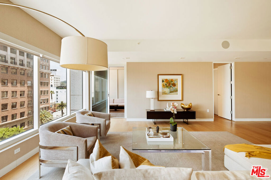 6250 Hollywood Boulevard 8m Property Photo 3