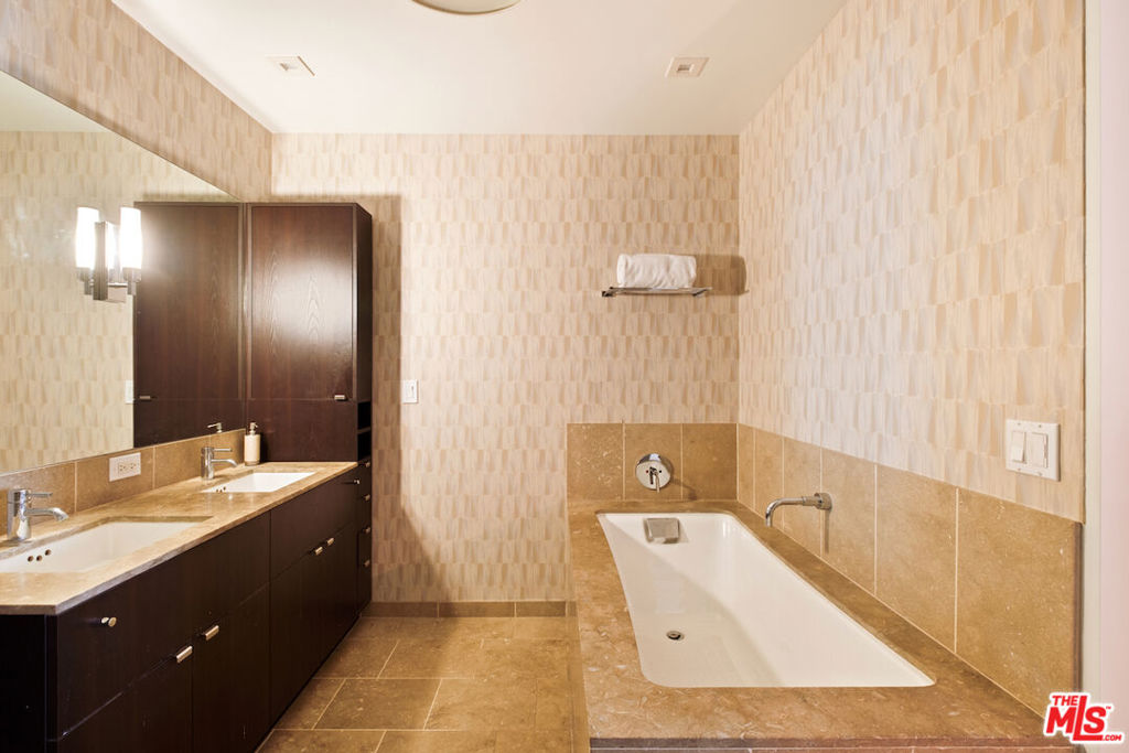 6250 Hollywood Boulevard 8m Property Photo 22
