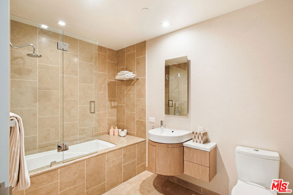 6250 Hollywood Boulevard 8m Property Photo 29