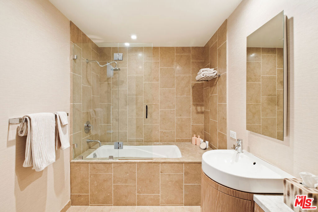 6250 Hollywood Boulevard 8m Property Photo 30