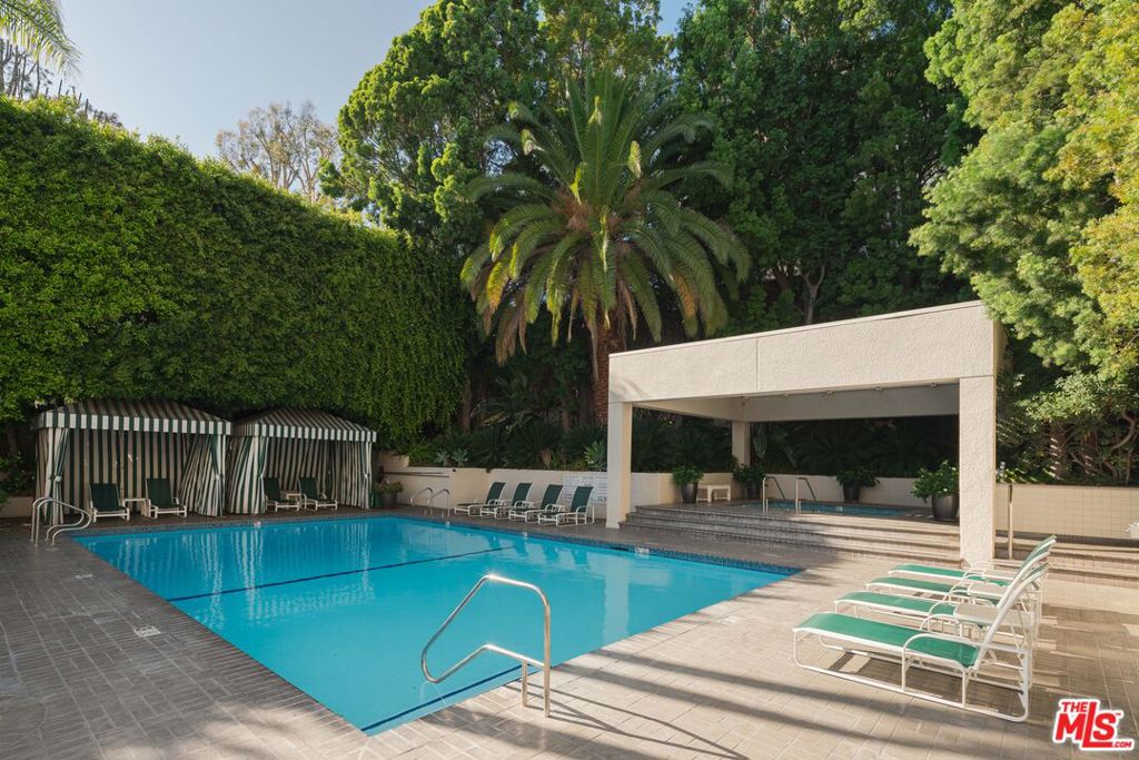 1131 Alta Loma Road 428 Property Photo 5