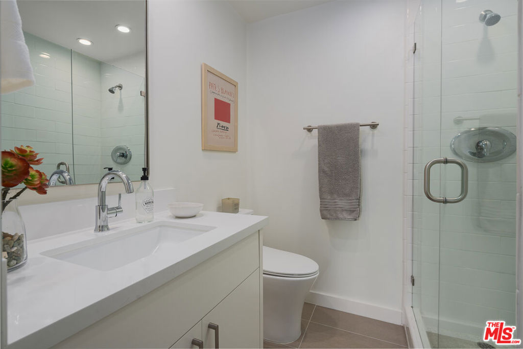 1131 Alta Loma Road 428 Property Photo 15