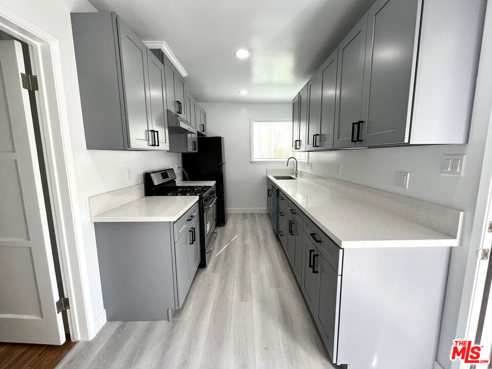 11768 Gateway Boulevard Property Photo 1