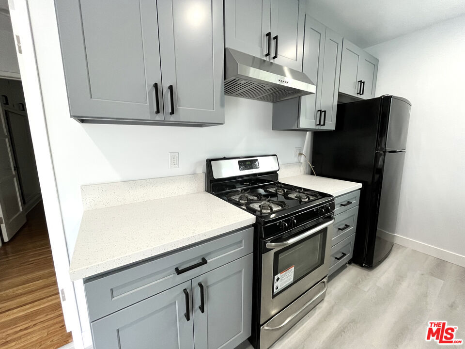 11768 Gateway Boulevard Property Photo 2