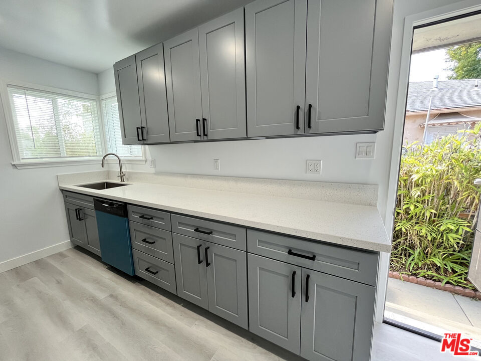 11768 Gateway Boulevard Property Photo 3