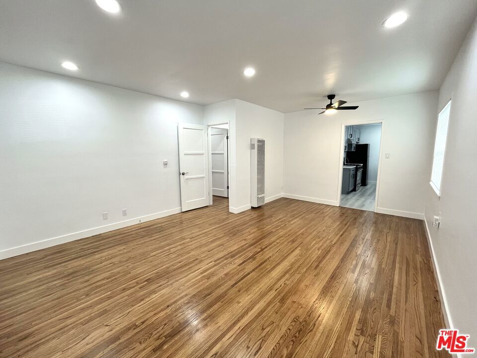 11768 Gateway Boulevard Property Photo 6