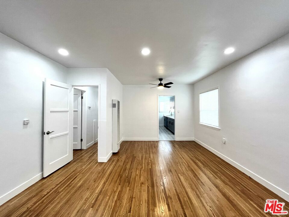 11768 Gateway Boulevard Property Photo 7