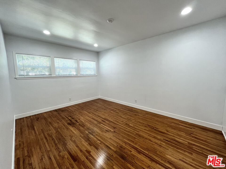 11768 Gateway Boulevard Property Photo 11