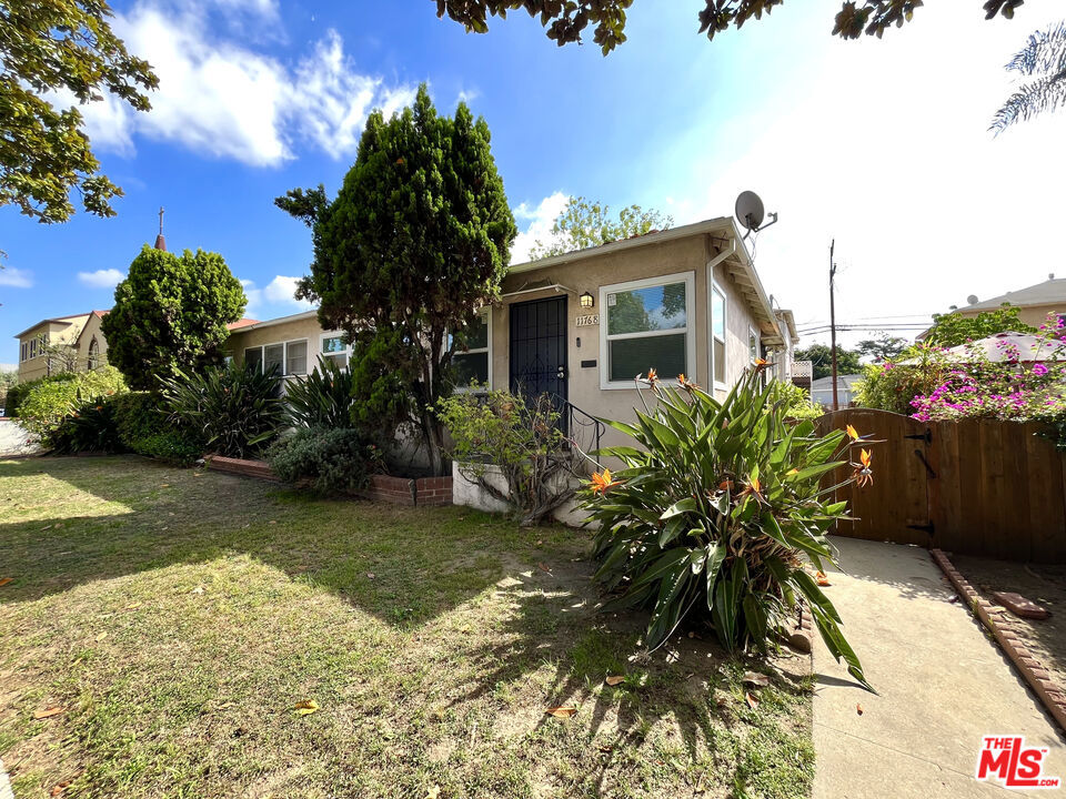 11768 Gateway Boulevard Property Photo 18