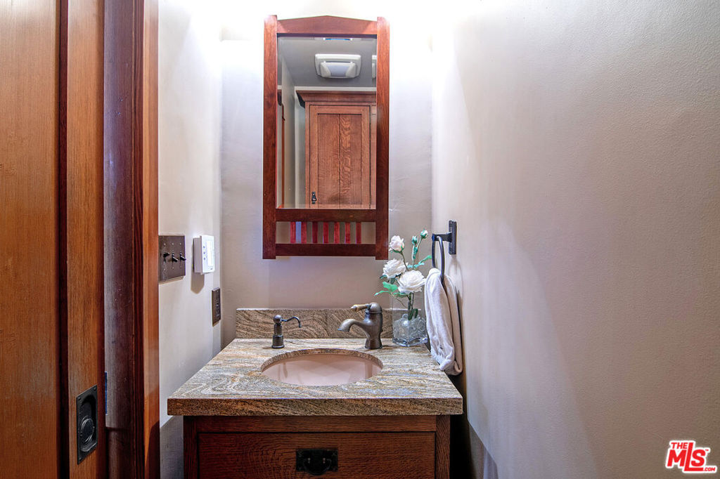 531 N June Street Property Photo 16