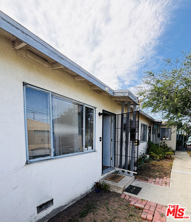 4872 W El Segundo Boulevard Property Photo 5