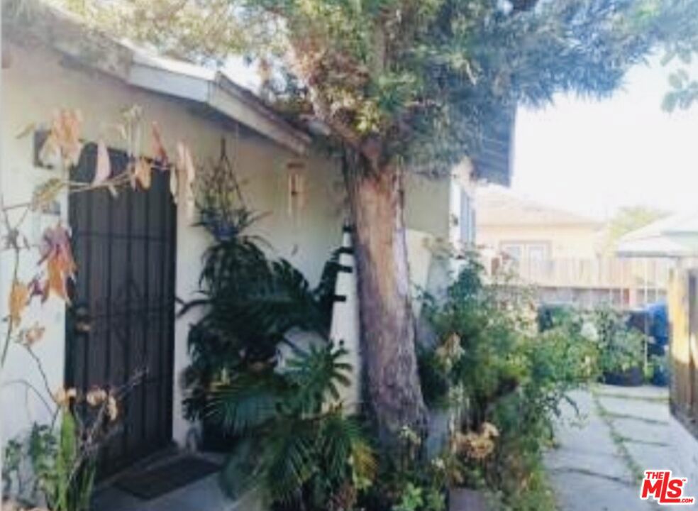 4914 W El Segundo Boulevard Property Photo 3