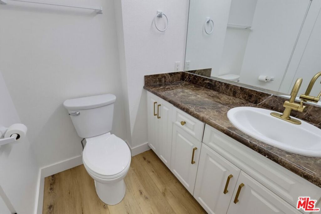 435 N Oakhurst Drive 1002 Property Photo 25