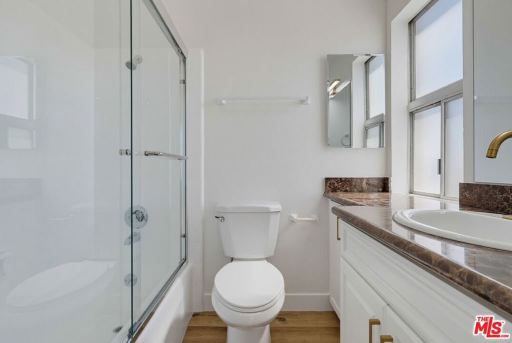 435 N Oakhurst Drive 1002 Property Photo 30