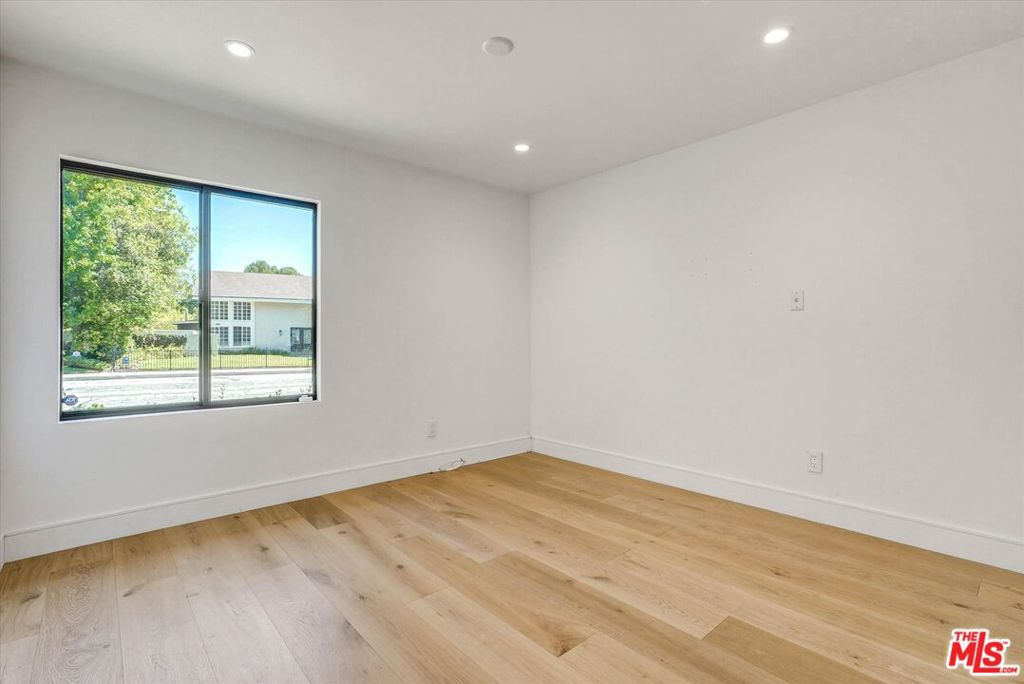 3855 Corbin Avenue Property Photo 29