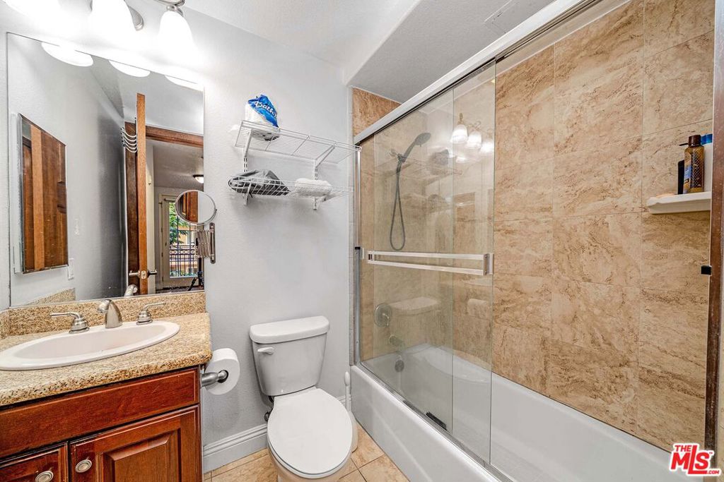 1401 S St Andrews Place 209 Property Photo 14